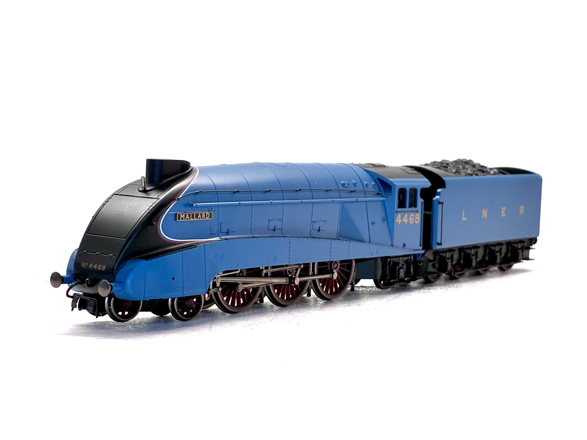 Class A4 4-6-2 4468 "Mallard" in LNER Garter Blue TTS sound fitted Railroad Range